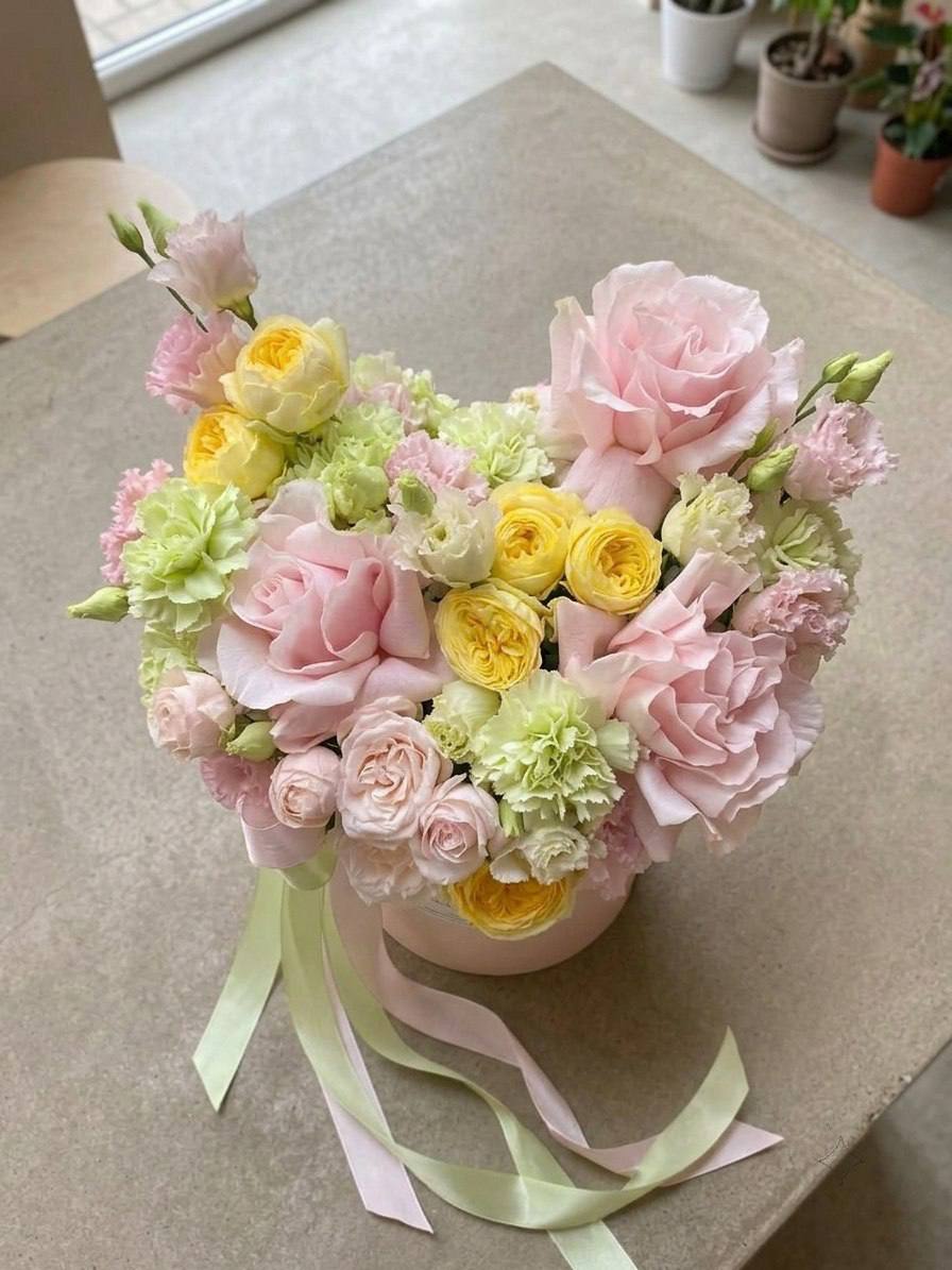 Композиция в коробочке «Лёгкий флирт оттенков»